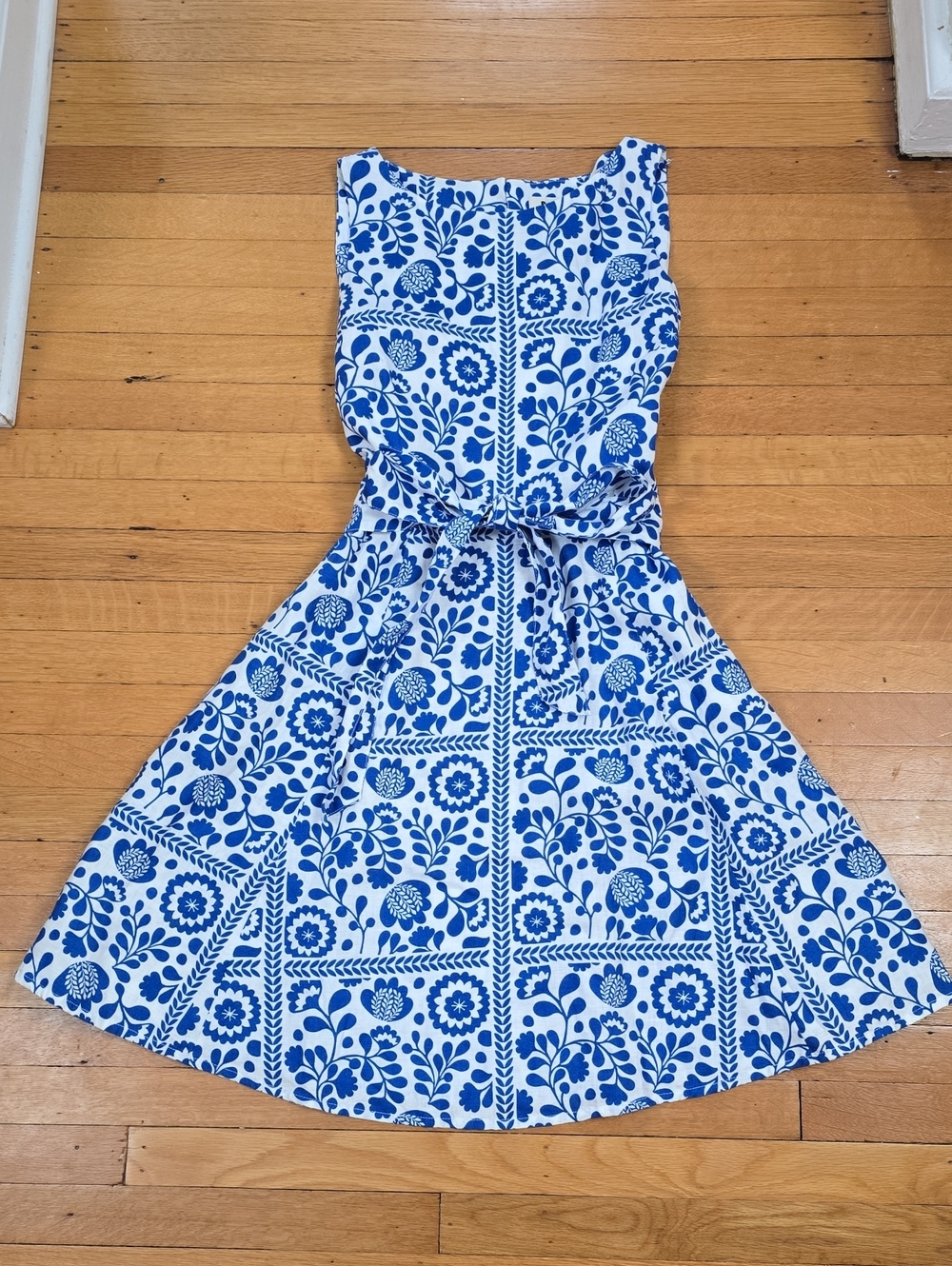 Boden, Folk Tile Floral Belted Sleeveless Midi Dress, Blue/White, EUC, W's 10